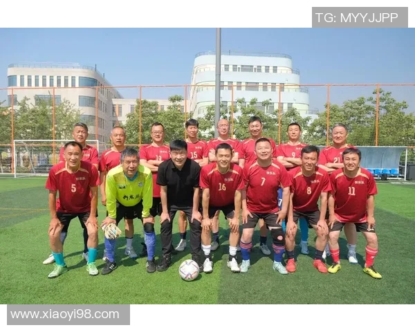 深圳足球明星元老赛盛大举行传承足球精神激励新一代球员