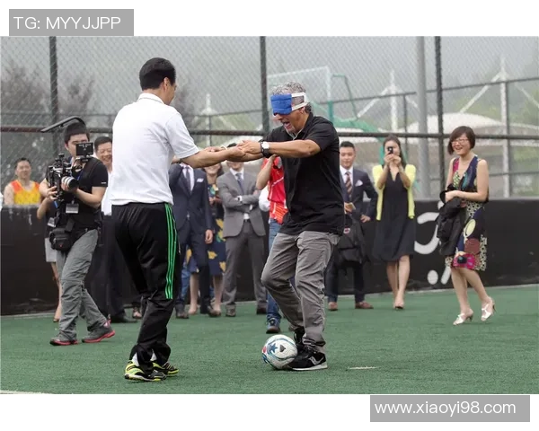 足球明星亲临探访残疾球迷传递温暖与希望的感人故事